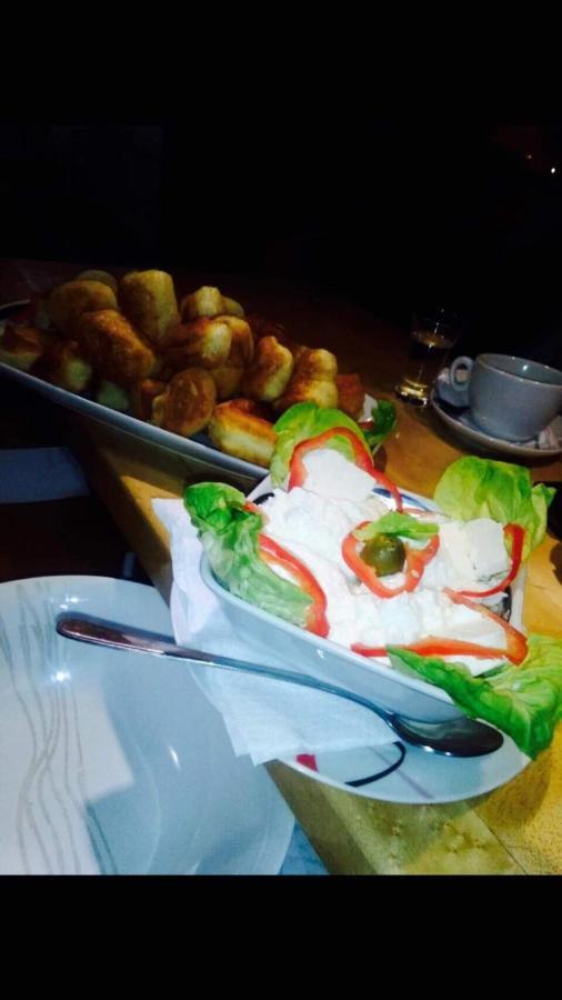Bed And Breakfast Vila Lala Яхорина Екстериор снимка