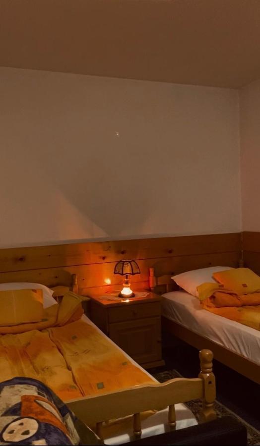 Bed And Breakfast Vila Lala Яхорина Екстериор снимка