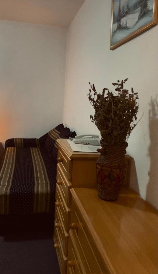 Bed And Breakfast Vila Lala Яхорина Екстериор снимка